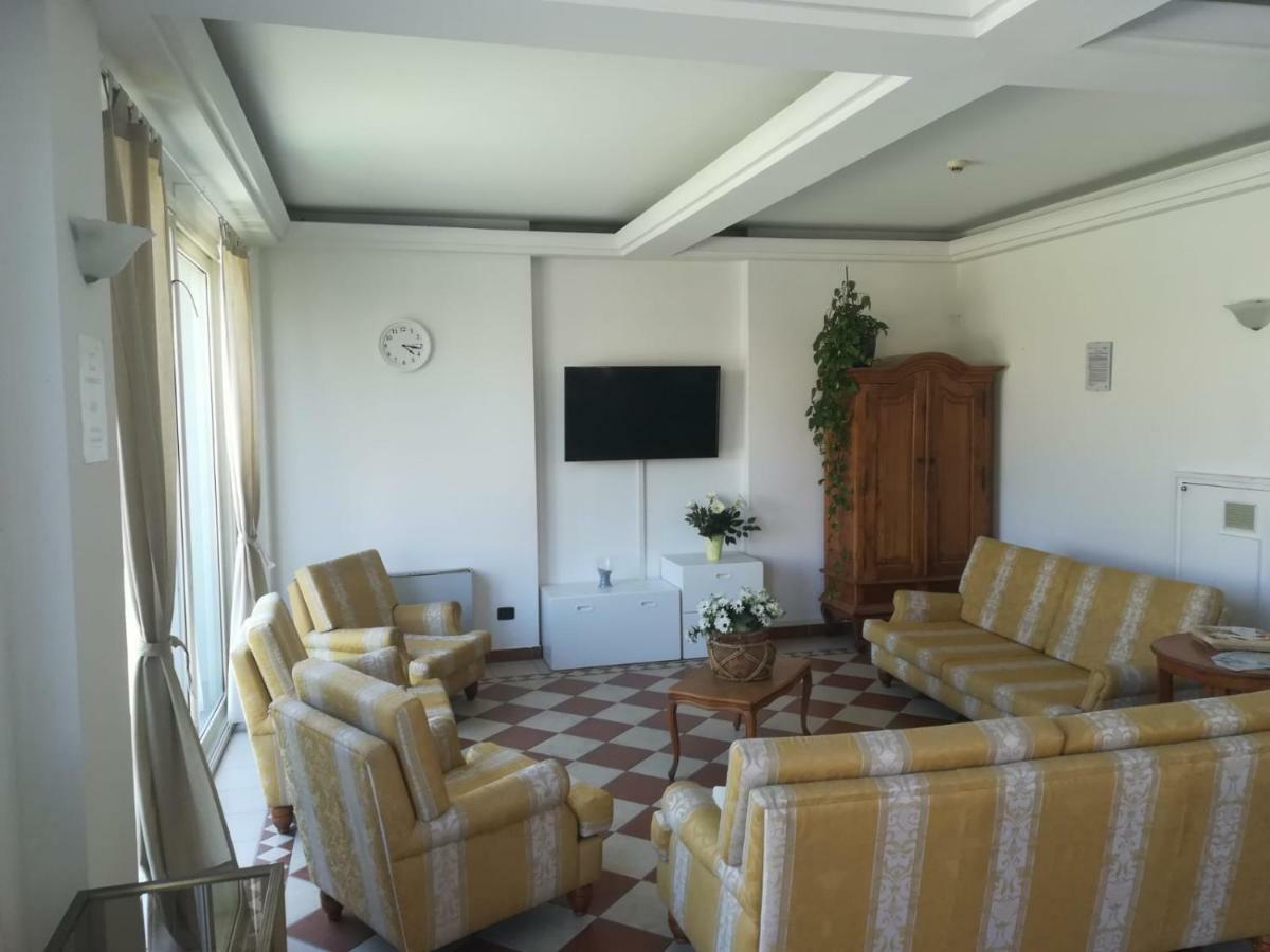 Residenza Villa Margherita Римини Экстерьер фото